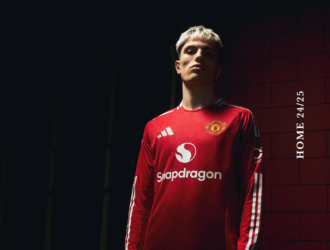 Dit is het nieuwe shirt van Manchester United.