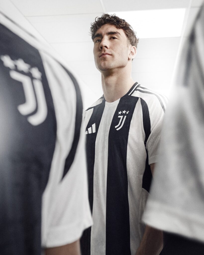 Het nieuwe shirt van Juventus FC.