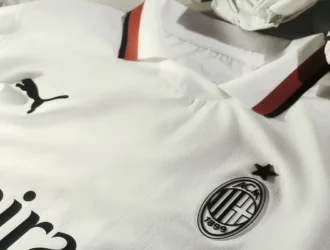 AC Milan uitshirt 2024-25 voorkant en logo