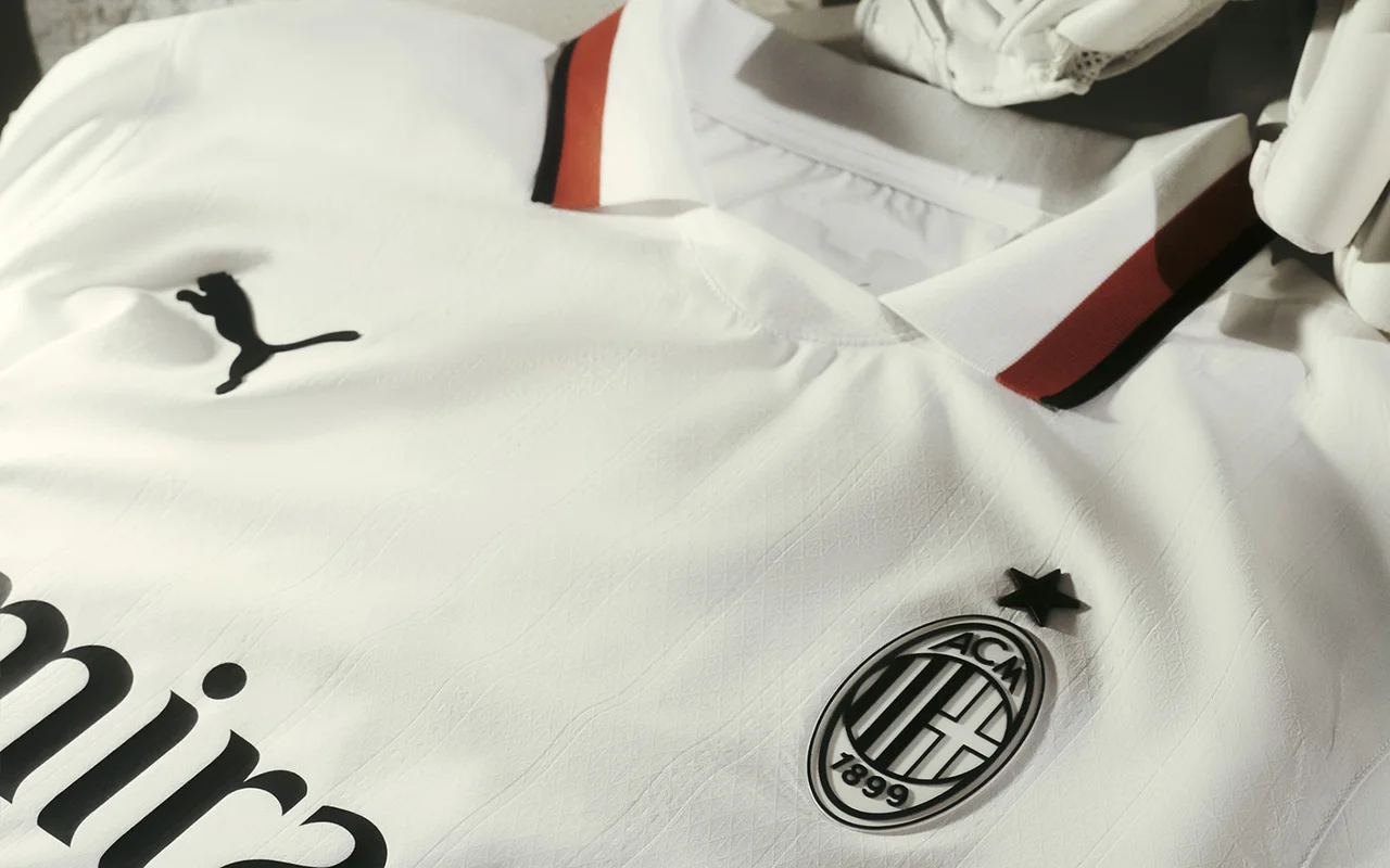 AC Milan uitshirt 2024-25 voorkant en logo