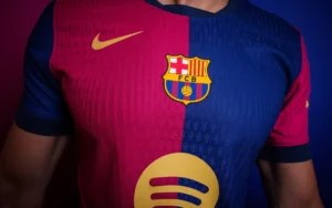 Ronaldinho speelt hoofdrol tijdens lancering tenue FC Barcelona