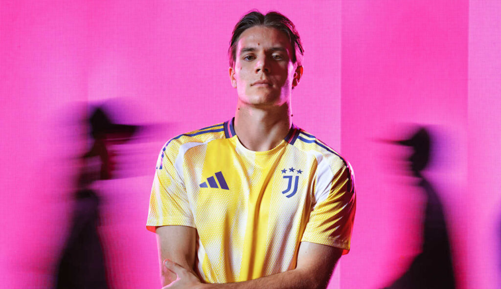 Juventus FC uitshirt 2024-25 presentatie foto