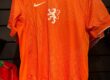 Oranje shirt met polkadots en kraag in Nederlandse vlagkleuren