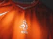 Oranje Nederland shirt met wit Total 90-logo, geïnspireerd op het EK 2004