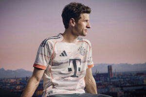 Bayern München brengt 2025/26 uitshirt uit ter ere van 20 jaar Allianz Arena