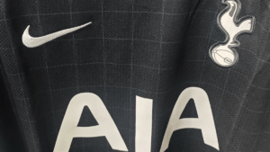 Zwart en stijlvol: het Tottenham Hotspur uitshirt 2025-2026 gelekt