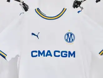 Olympique Marseille thuisshirt 2026/27 met het nieuwe clublogo, Puma en CMA CGM sponsor