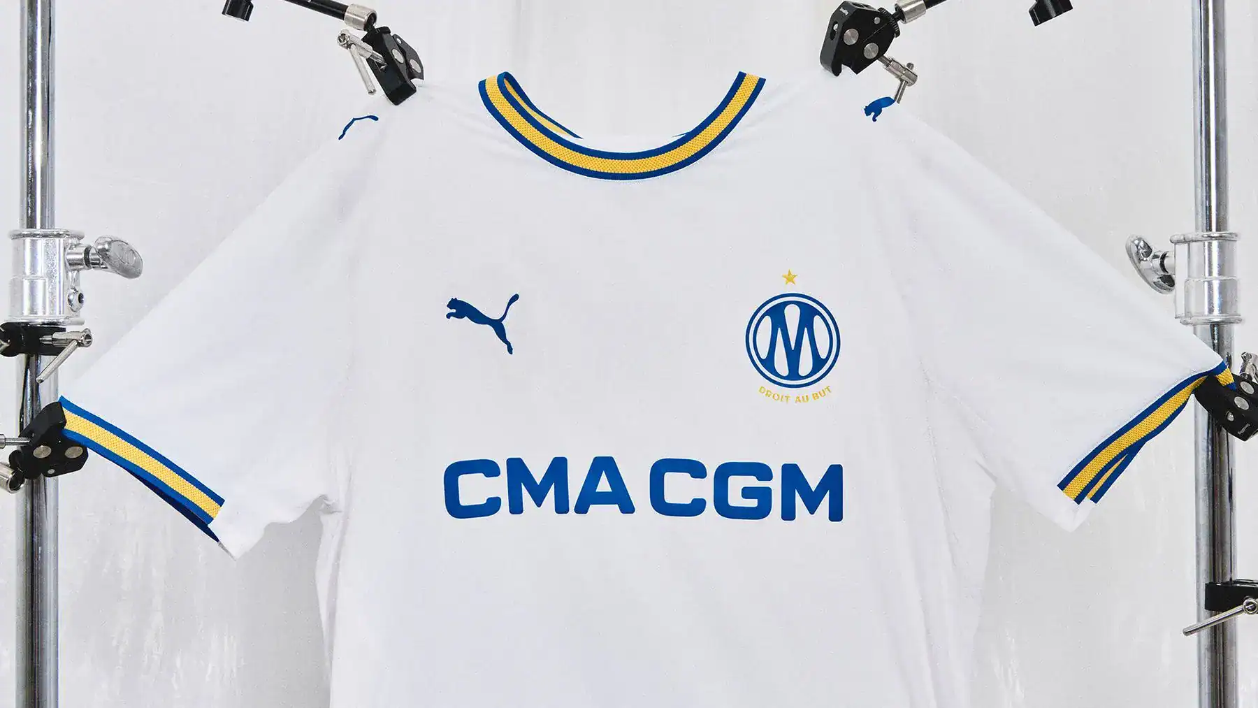 Olympique Marseille thuisshirt 2026/27 met het nieuwe clublogo, Puma en CMA CGM sponsor