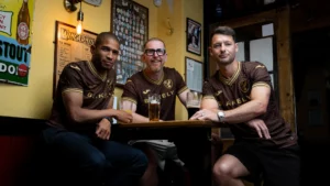 Norwich City Members Shirt 2026/27: Exclusief Bruin en Goud voor Platinum Leden