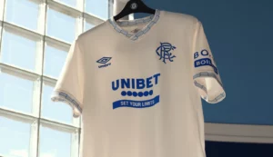 Rangers uitshirt 2026/27: het Ibrox-mozaiek verweven in whisper white
