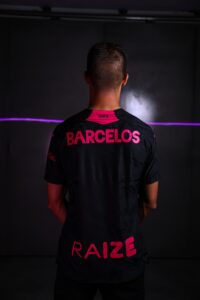 Gil Vicente derdeshirt 2026-2027 in zwart met roze
