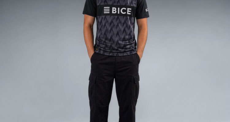 Universidad Católica special shirt 2026