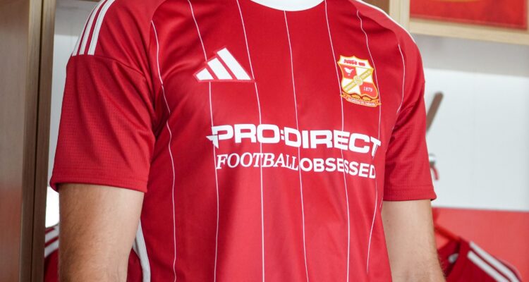Swindon Town thuisshirt 2026-2027