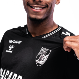 Afonso Henriques in reliëf op Vitória SC uitshirt 2026-2027