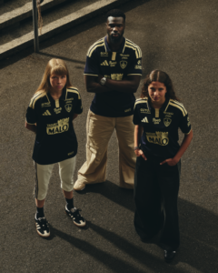 Penn Huel in de nek van het Brest derde shirt 2026-2027