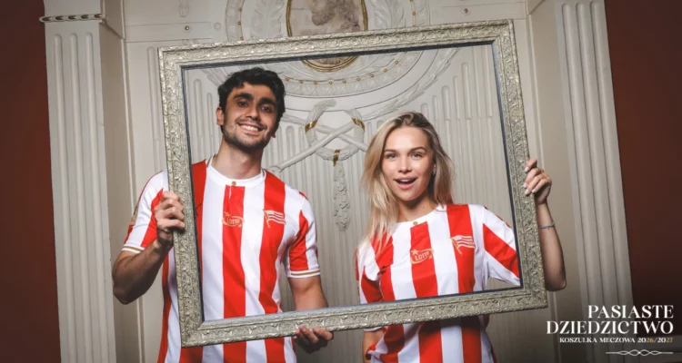 Cracovia thuisshirt 2026-2027 officieel persbeeld