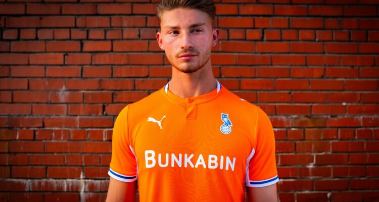 Oldham Athletic derde shirt 2026-2027
