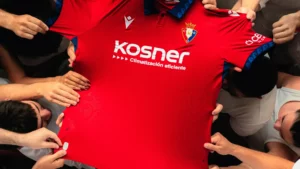 Osasuna thuisshirt 2026-2027 eert de Plaza del Castillo