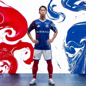 Inktmarmering siert Yokohama F. Marinos thuisshirt 2026-2027