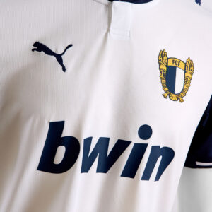 Bwin debuteert op Famalicão thuisshirt 2026-2027