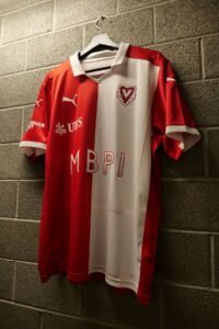FC Vaduz thuisshirt 2026-2027 ruilt bordeaux voor wit