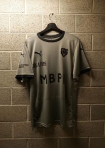 Zilvergrijs monochroom: FC Vaduz uitshirt 2026-2027