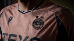 Roze van Craigievar in Aberdeen derde shirt 2026-2027