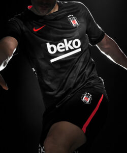 Nike zet rode swoosh op Beşiktaş derde shirt 2026-2027