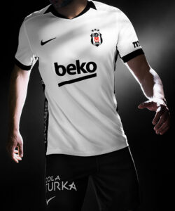Yer Siyah Gök Beyaz leeft in Beşiktaş thuisshirt 2026-2027