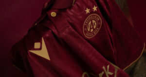 Der Kuss leeft in FK Austria Wien derde shirt 2026-2027