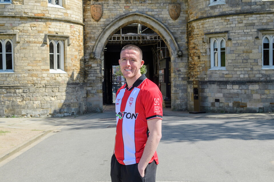 Lincoln City thuisshirt 2026-2027
