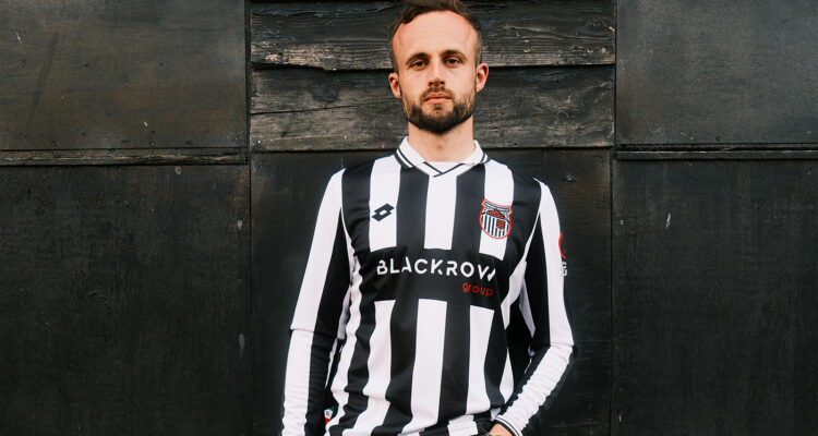 Grimsby Town thuisshirt 2026-2027
